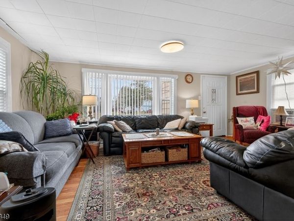 196 Girard Ave, Franklin, NJ 08873