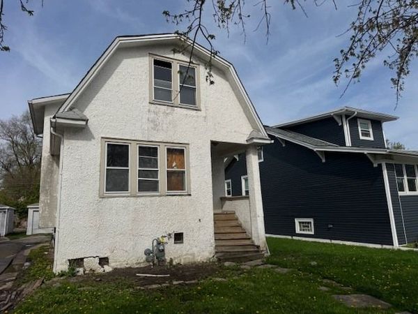 906 S 9th Avenue, Maywood, IL 60153