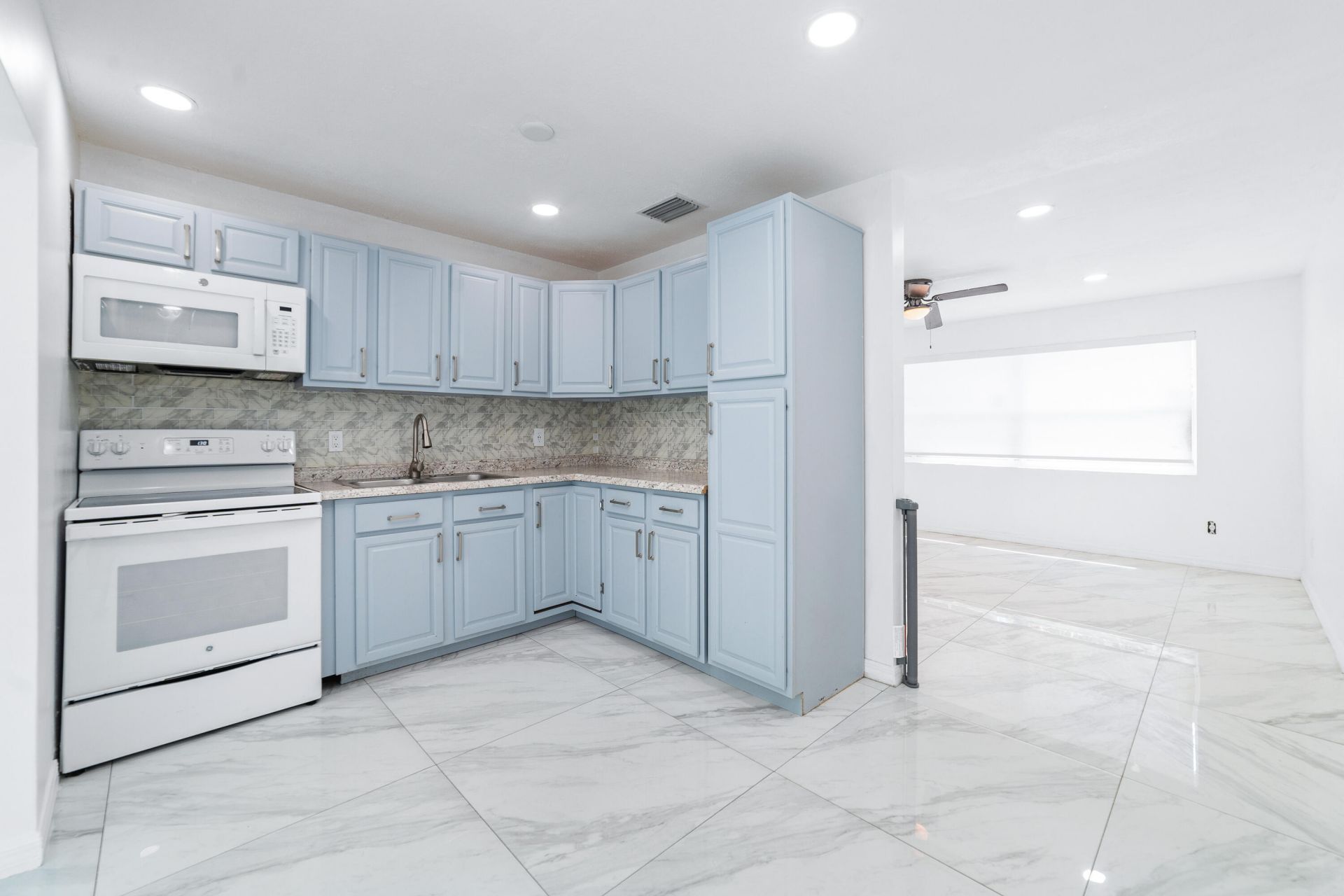 668 Snead Circle, West Palm Beach, FL 33413 Photo