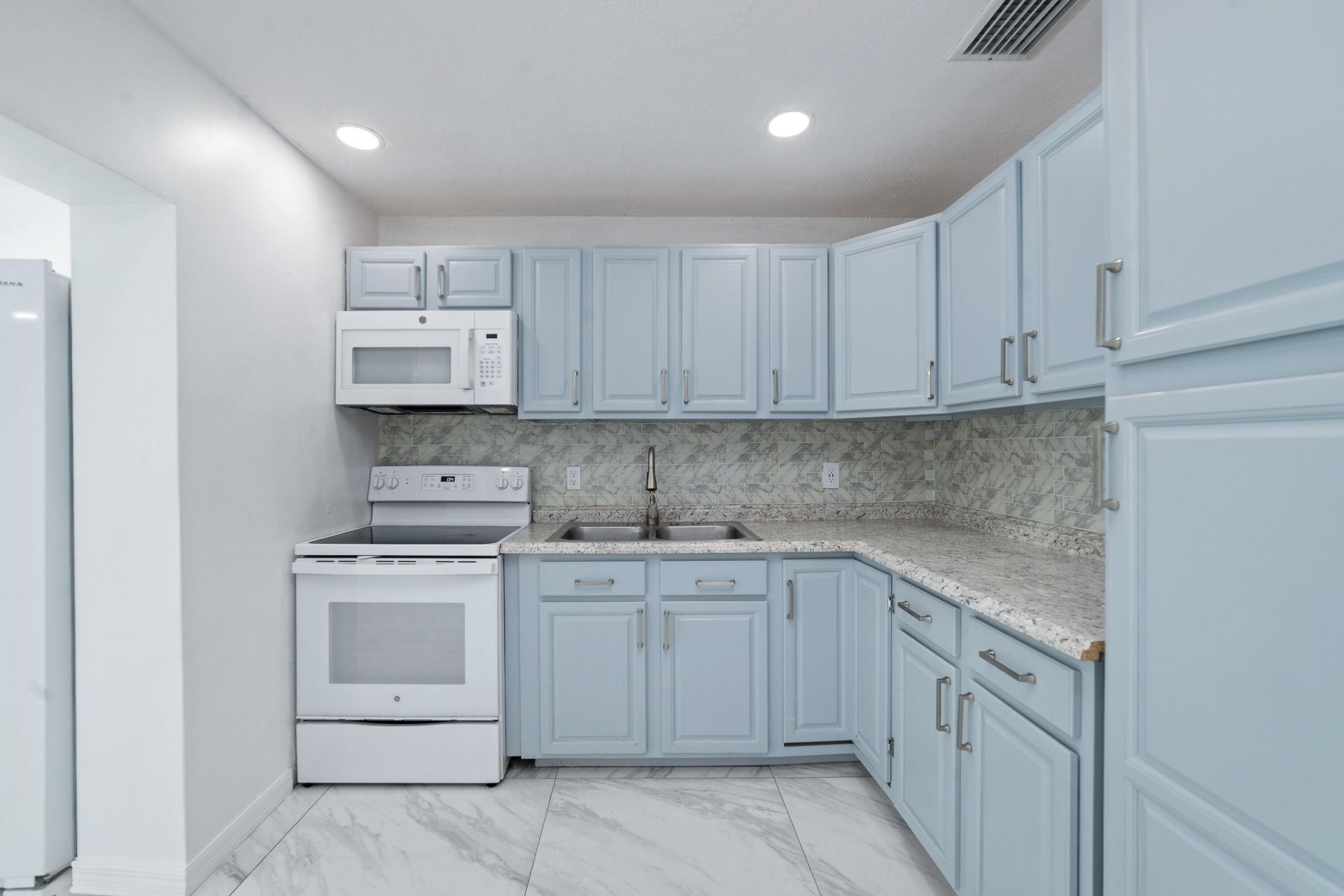 668 Snead Circle, West Palm Beach, FL 33413 Photo