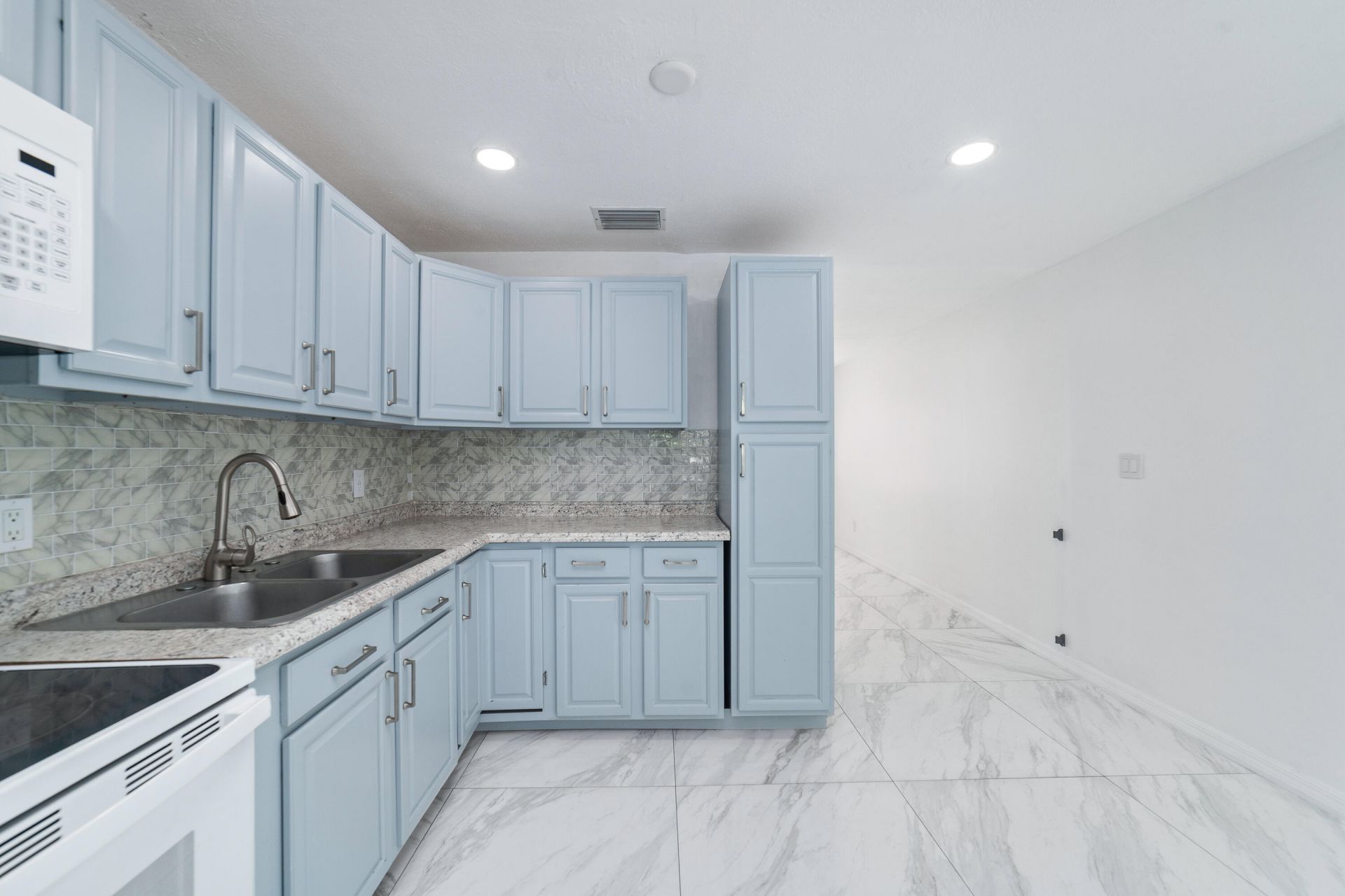 668 Snead Circle, West Palm Beach, FL 33413 Photo