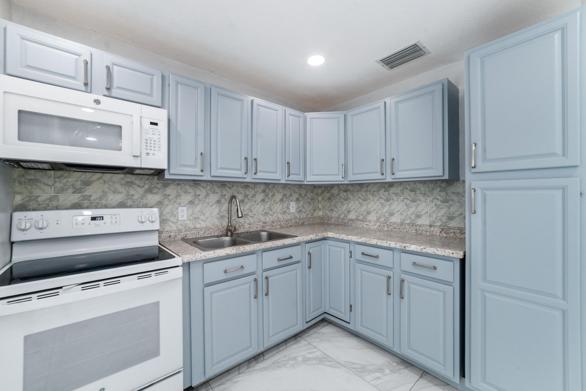 668 Snead Circle, West Palm Beach, FL 33413 Photo