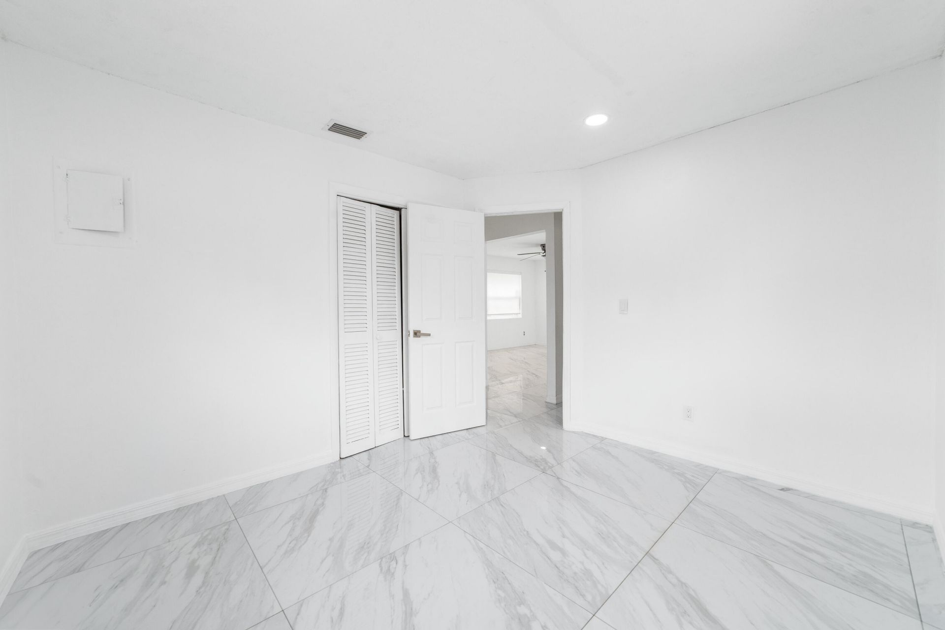 668 Snead Circle, West Palm Beach, FL 33413 Photo