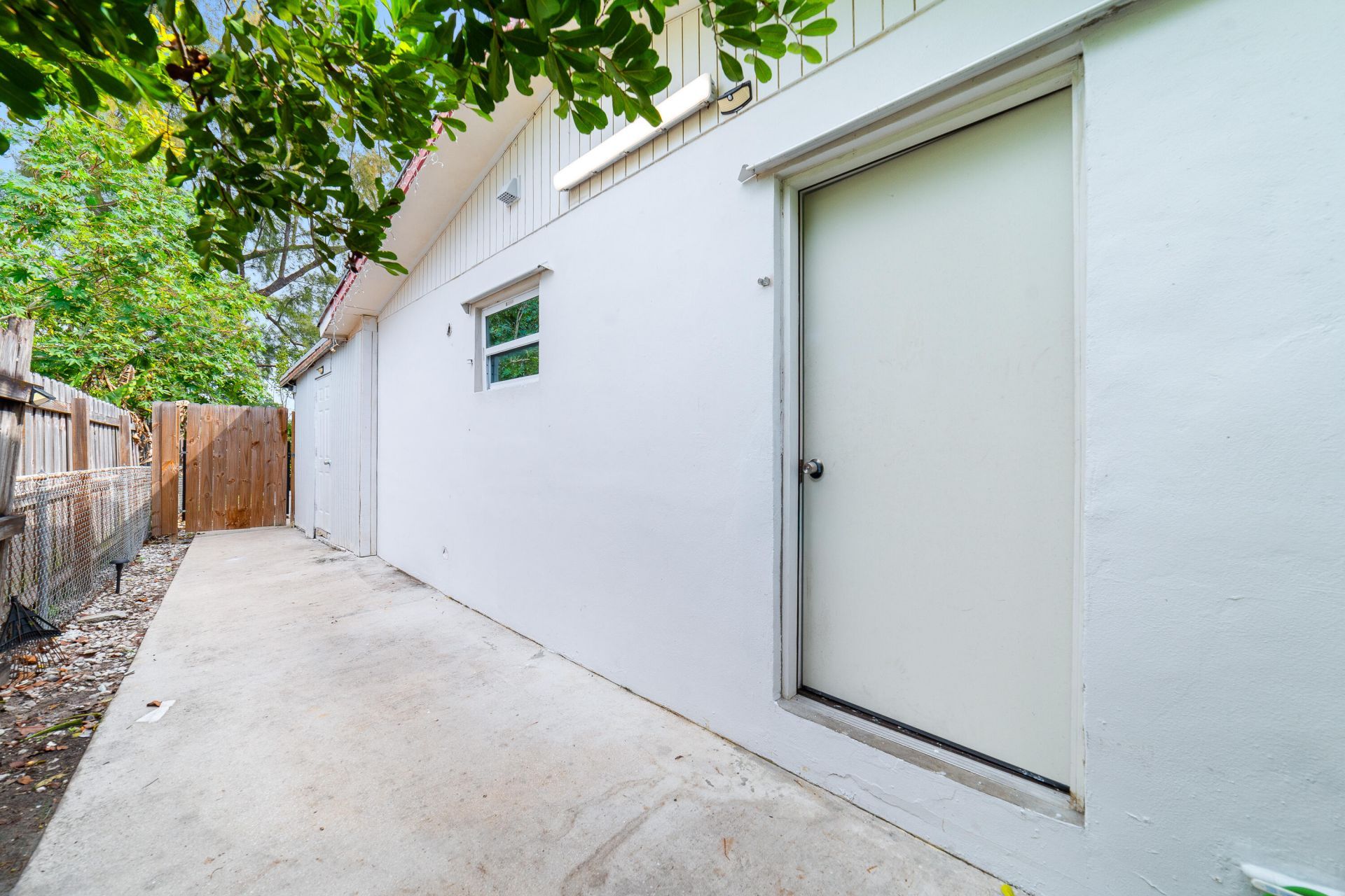 668 Snead Circle, West Palm Beach, FL 33413 Photo