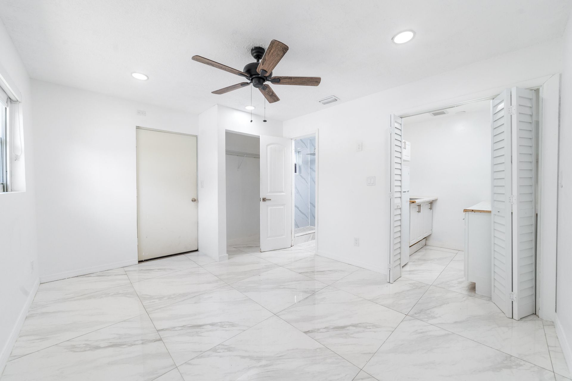 668 Snead Circle, West Palm Beach, FL 33413 Photo