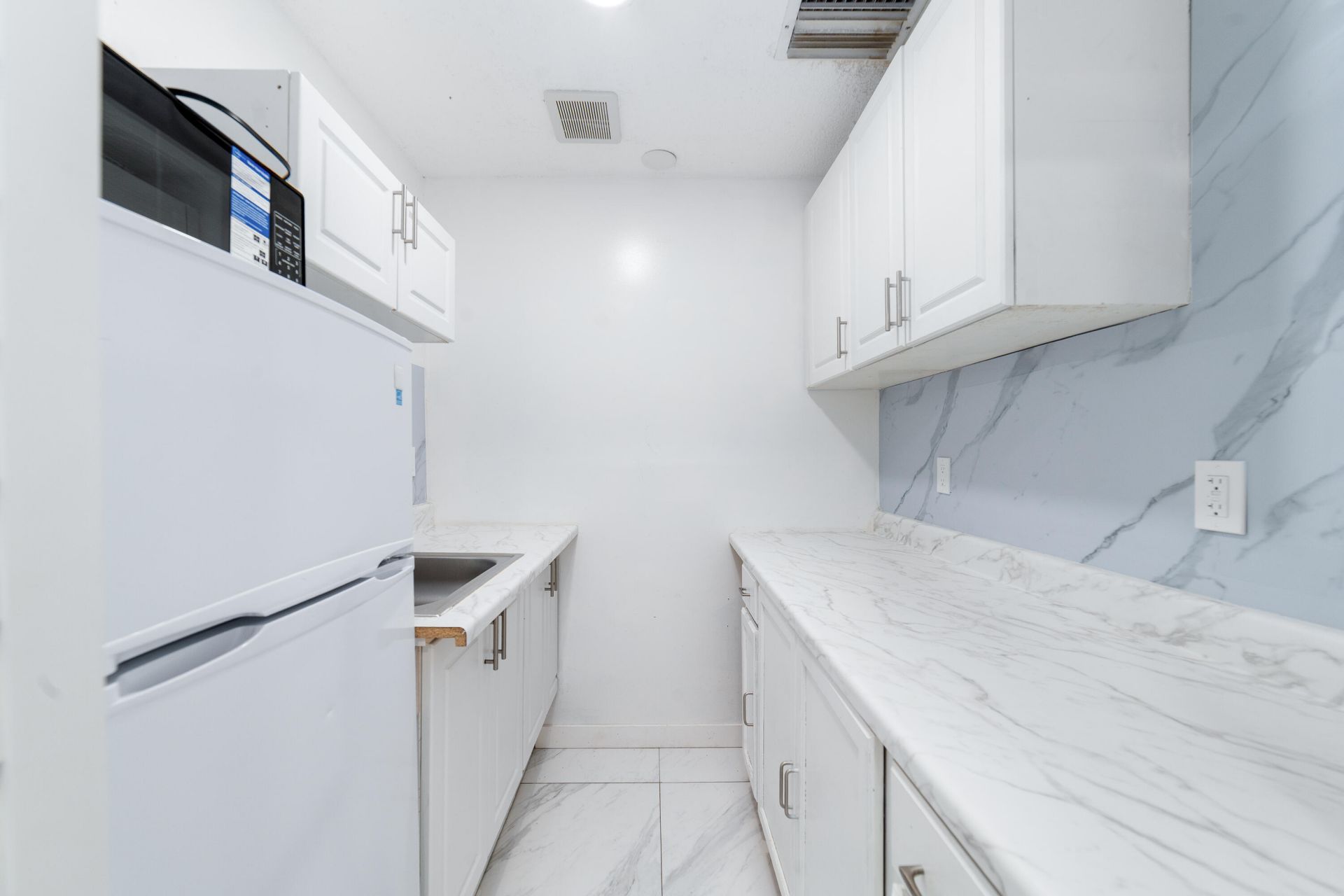 668 Snead Circle, West Palm Beach, FL 33413 Photo