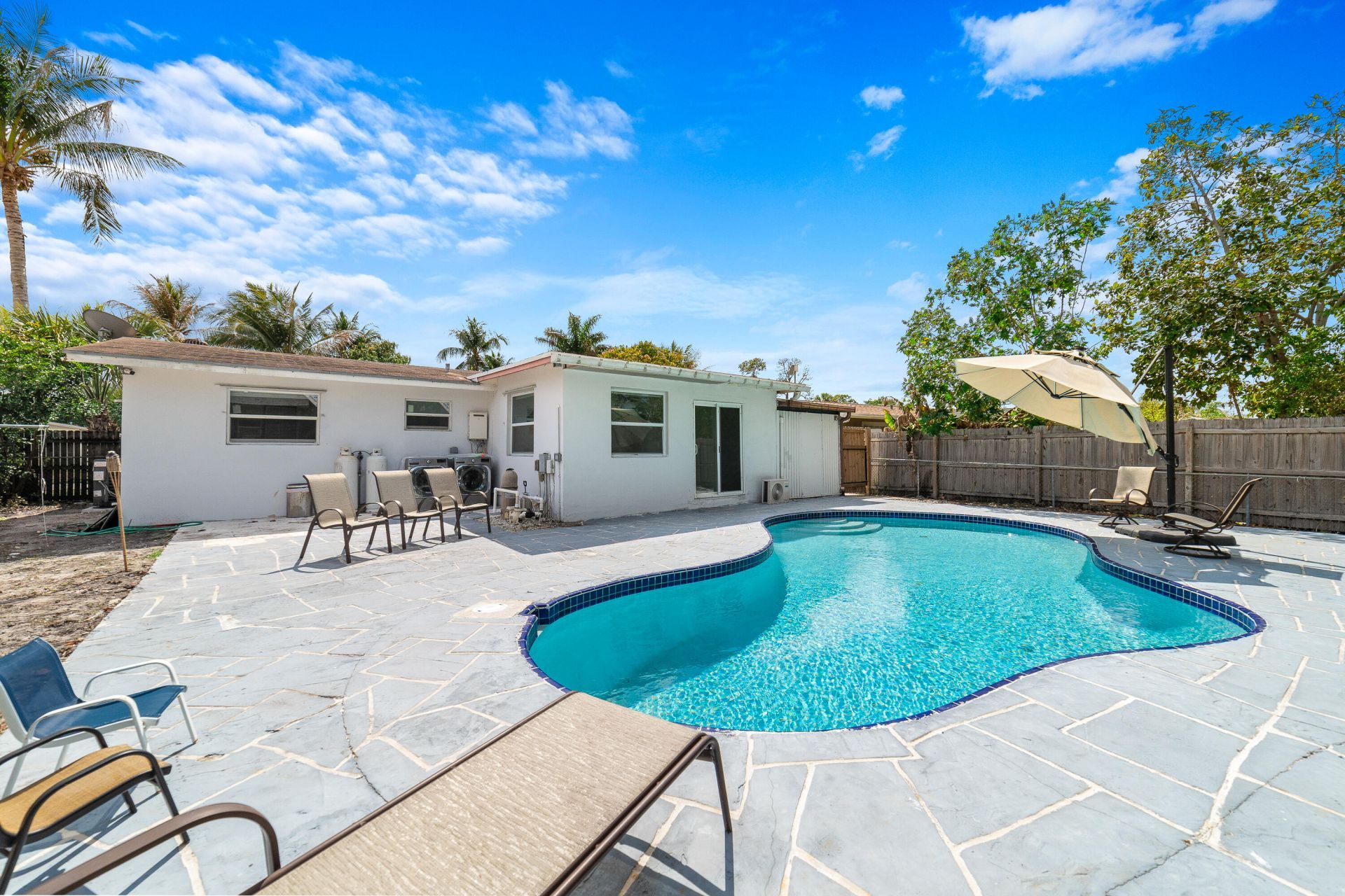 668 Snead Circle, West Palm Beach, FL 33413 Photo