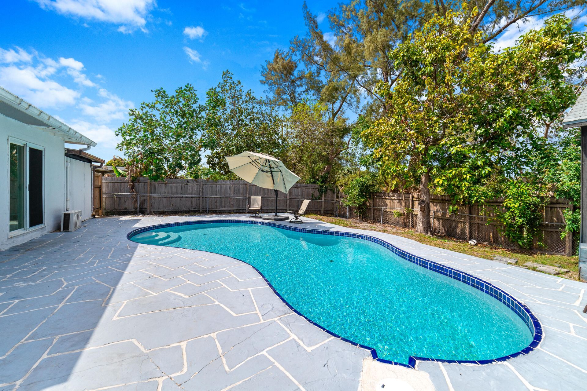 668 Snead Circle, West Palm Beach, FL 33413 Photo