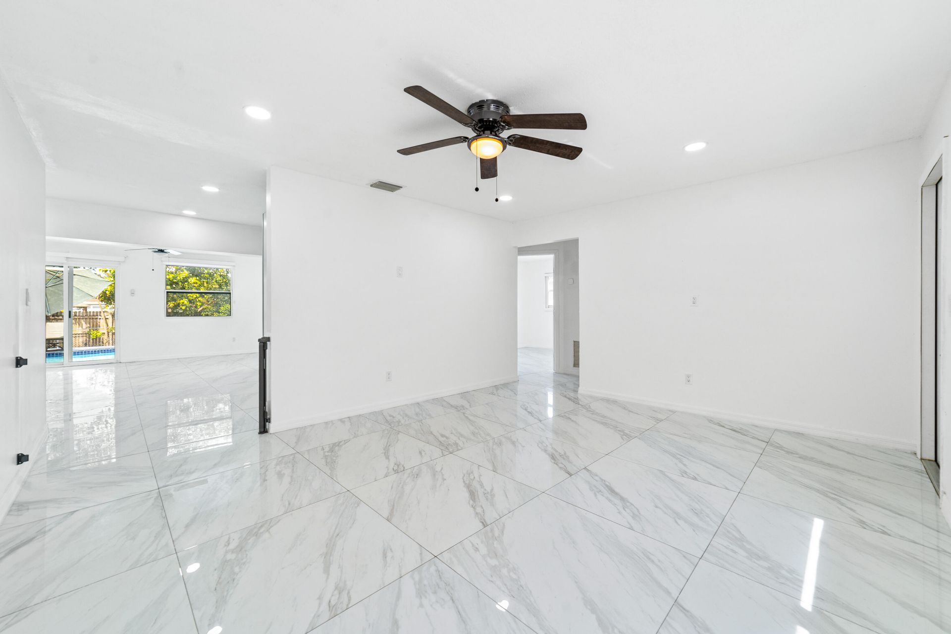 668 Snead Circle, West Palm Beach, FL 33413 Photo