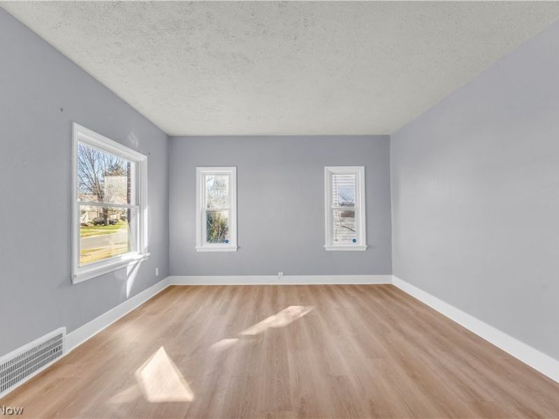 9520 S Highland Avenue, Garfield Heights, OH 44125 Photo 9