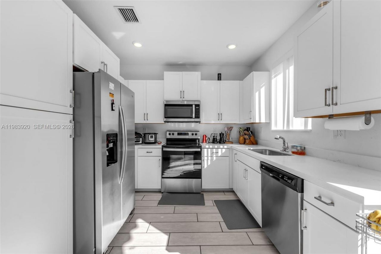 1056 SE 24th Ave, Homestead, FL 33035 Photo