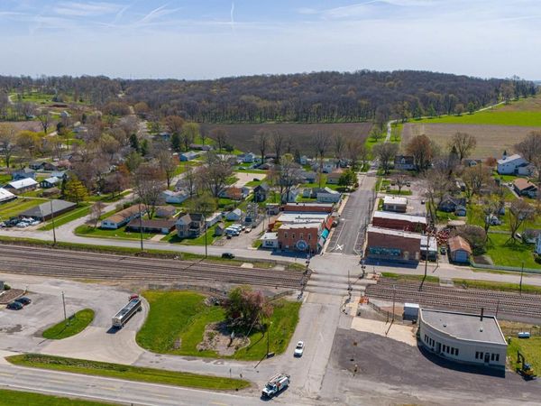 100-102 Governor Oglesby Street, Elkhart, IL 62634