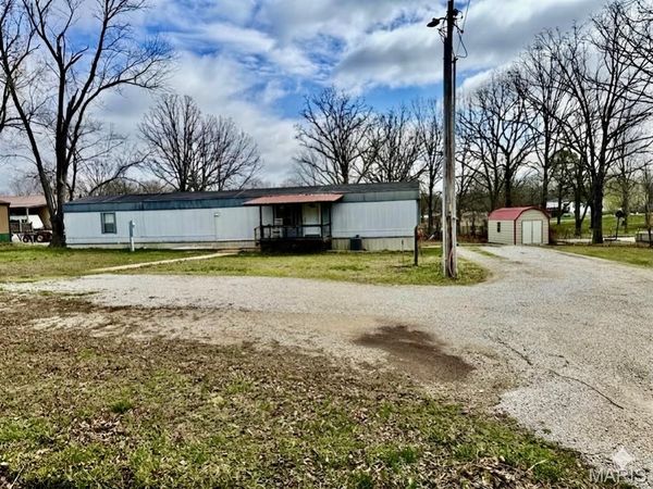 10076 Oakside Road, Mineral Point, MO 63660