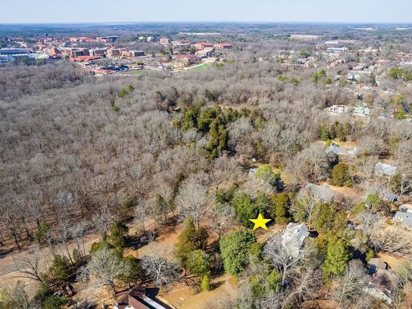 912 Old Taylor Rd, Oxford, MS 38655