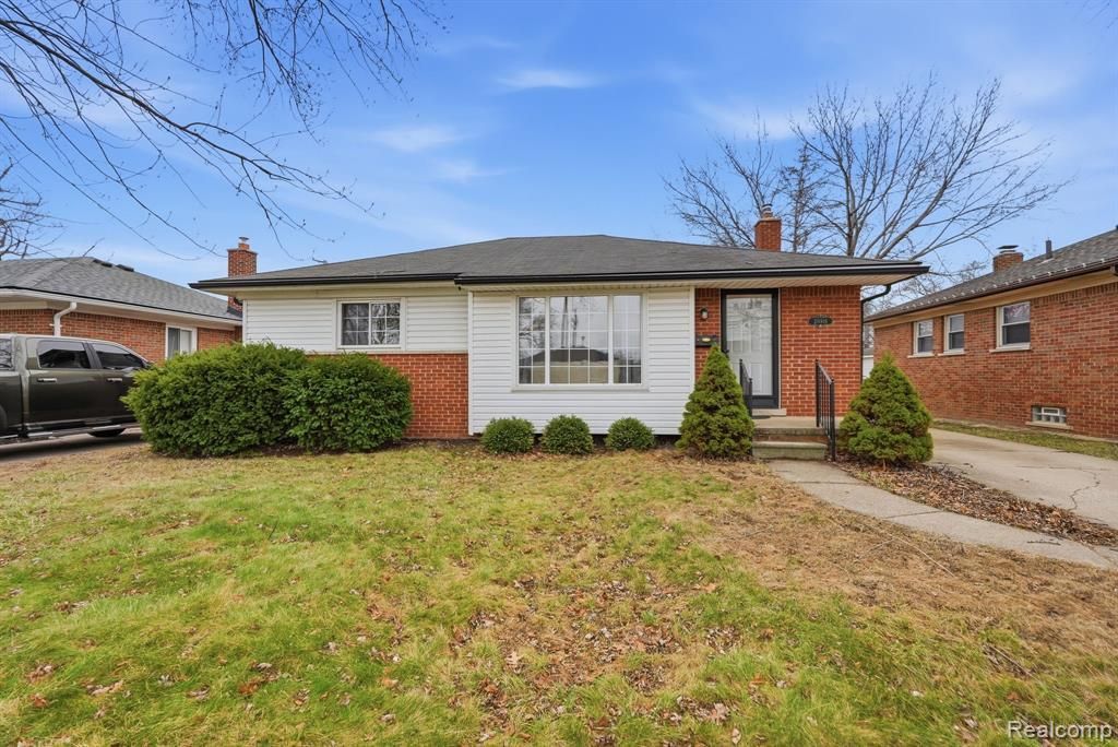 20816 Yale Street, Saint Clair Shores, MI 48081 Main Photo