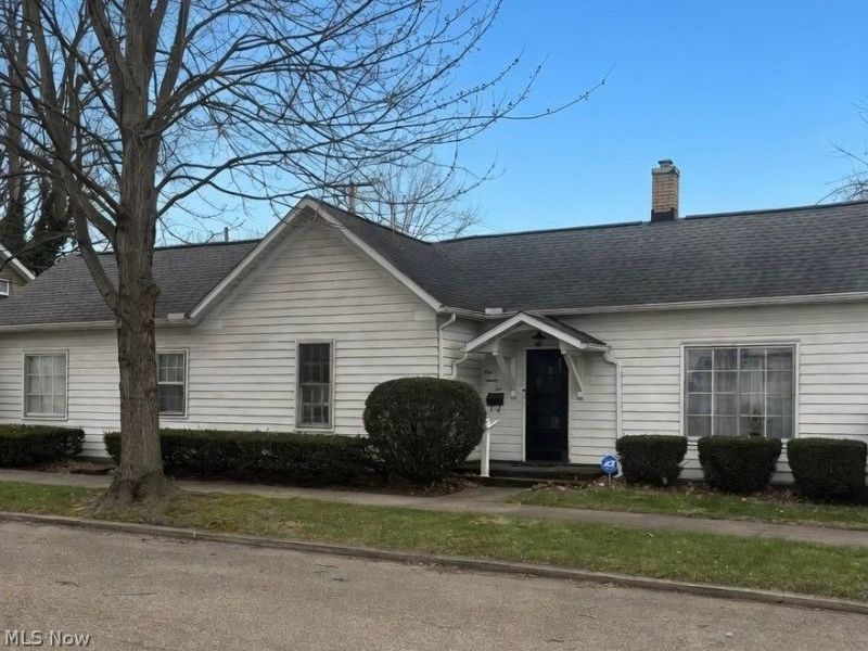 122 5th Street SW, New Philadelphia, OH 44663 Photo 2