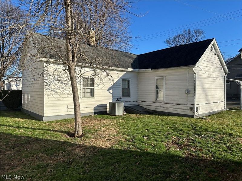 122 5th Street SW, New Philadelphia, OH 44663 Photo 3