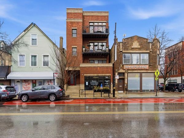 2302 W Belmont Avenue , Unit 4, Chicago, IL 60618