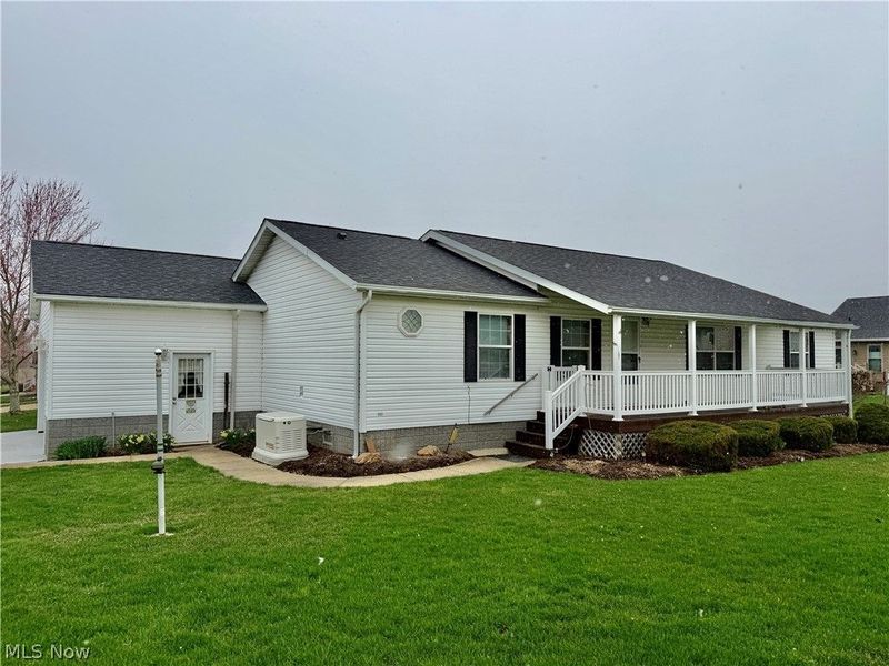 5665 Innkeeper Street SE, Dennison, OH 44621 Photo 2