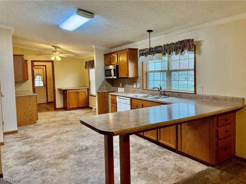 5665 Innkeeper Street SE, Dennison, OH 44621 Photo 4