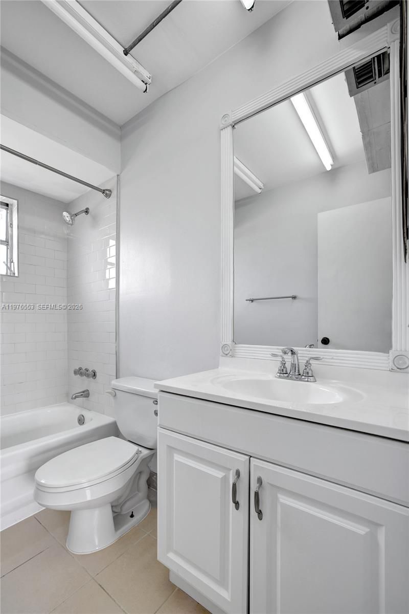 609 NE 13th Ave , Unit 301, Fort Lauderdale, FL 33304 Photo