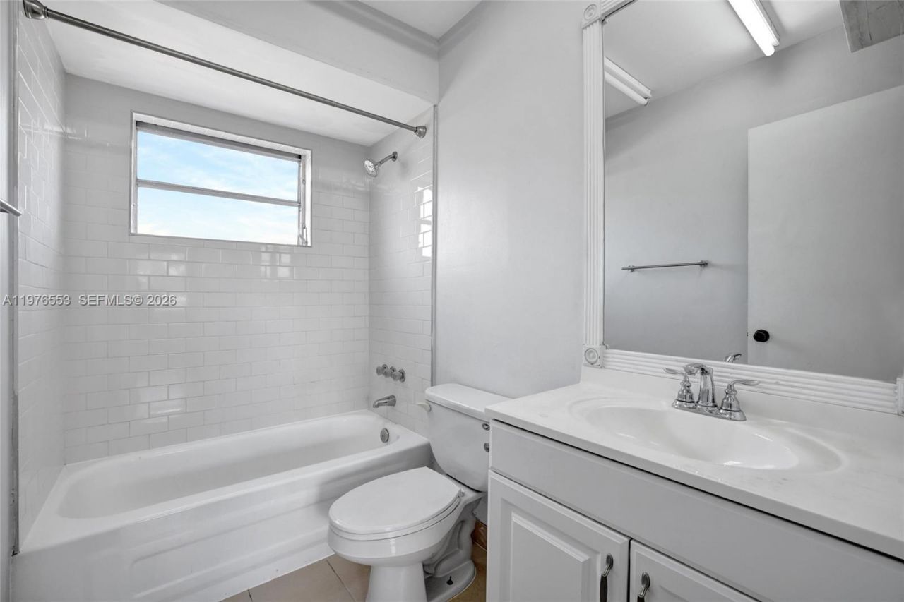 609 NE 13th Ave , Unit 301, Fort Lauderdale, FL 33304 Photo