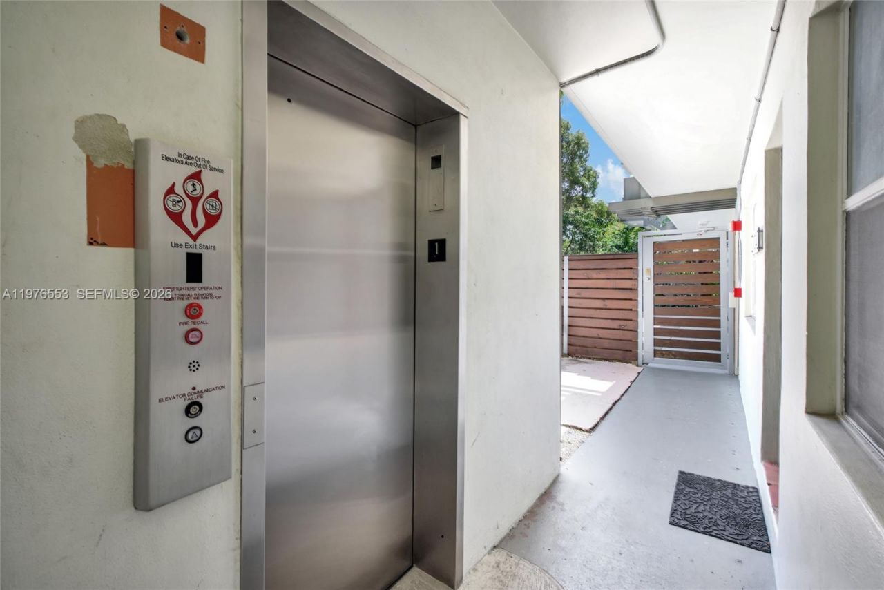 609 NE 13th Ave , Unit 301, Fort Lauderdale, FL 33304 Photo