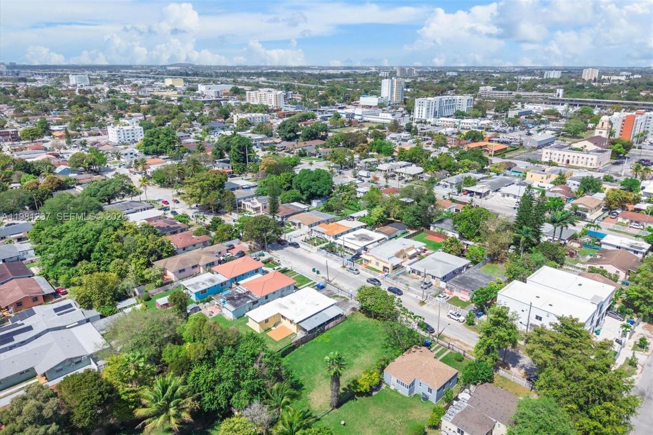 1922 NW 33rd St , Miami, FL 33142 Photo