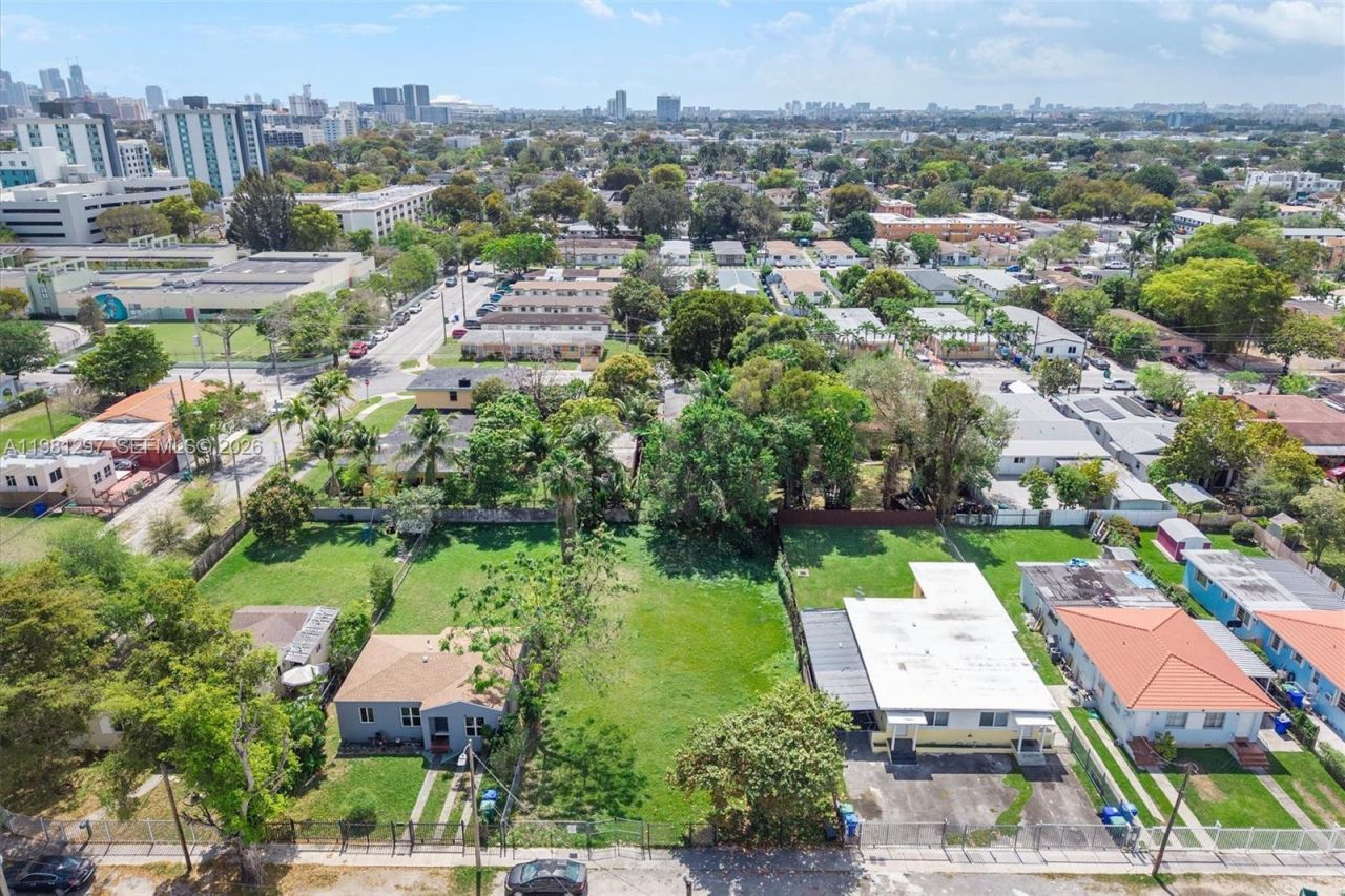 1922 NW 33rd St , Miami, FL 33142 Photo