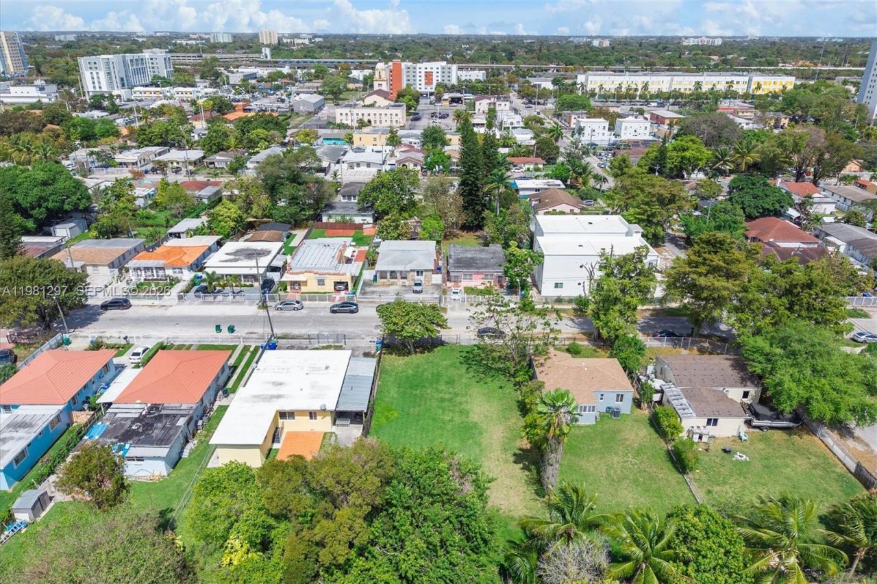 1922 NW 33rd St , Miami, FL 33142 Photo