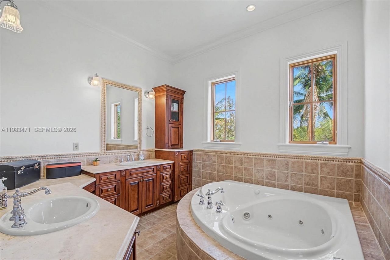 6075 SW 85th Ave , Miami, FL 33143 Photo