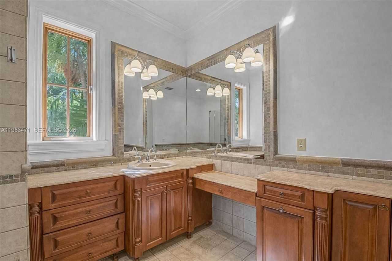 6075 SW 85th Ave , Miami, FL 33143 Photo