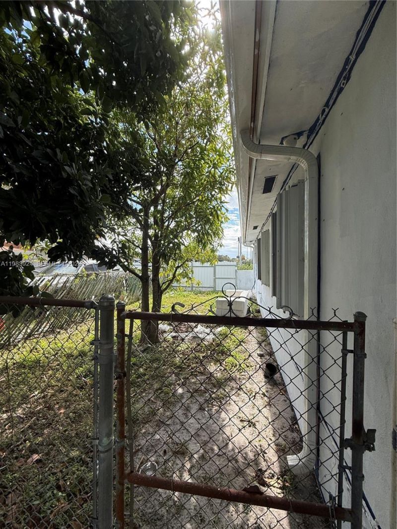 1541 NE 205th Ter, Miami, FL 33179 Photo