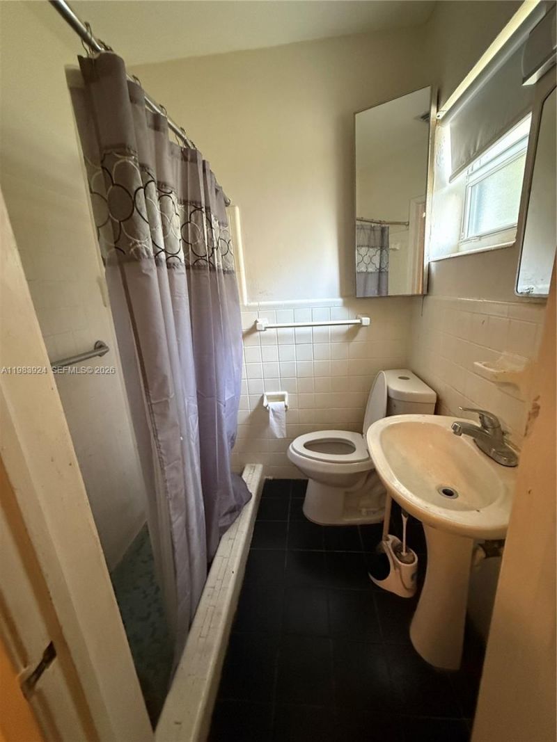 1541 NE 205th Ter, Miami, FL 33179 Photo