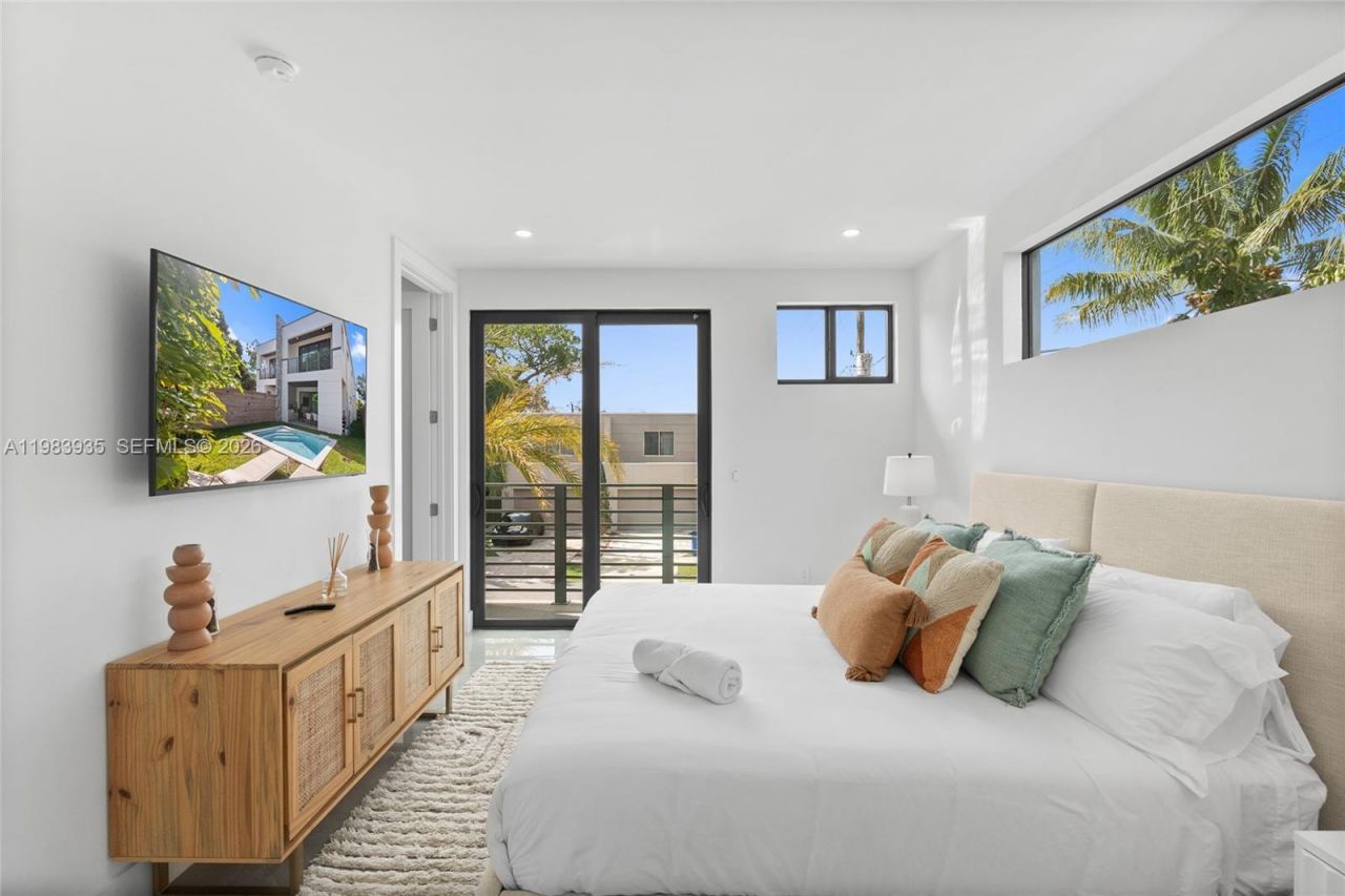 325 SW 16th St , Unit B, Fort Lauderdale, FL 33315 Photo