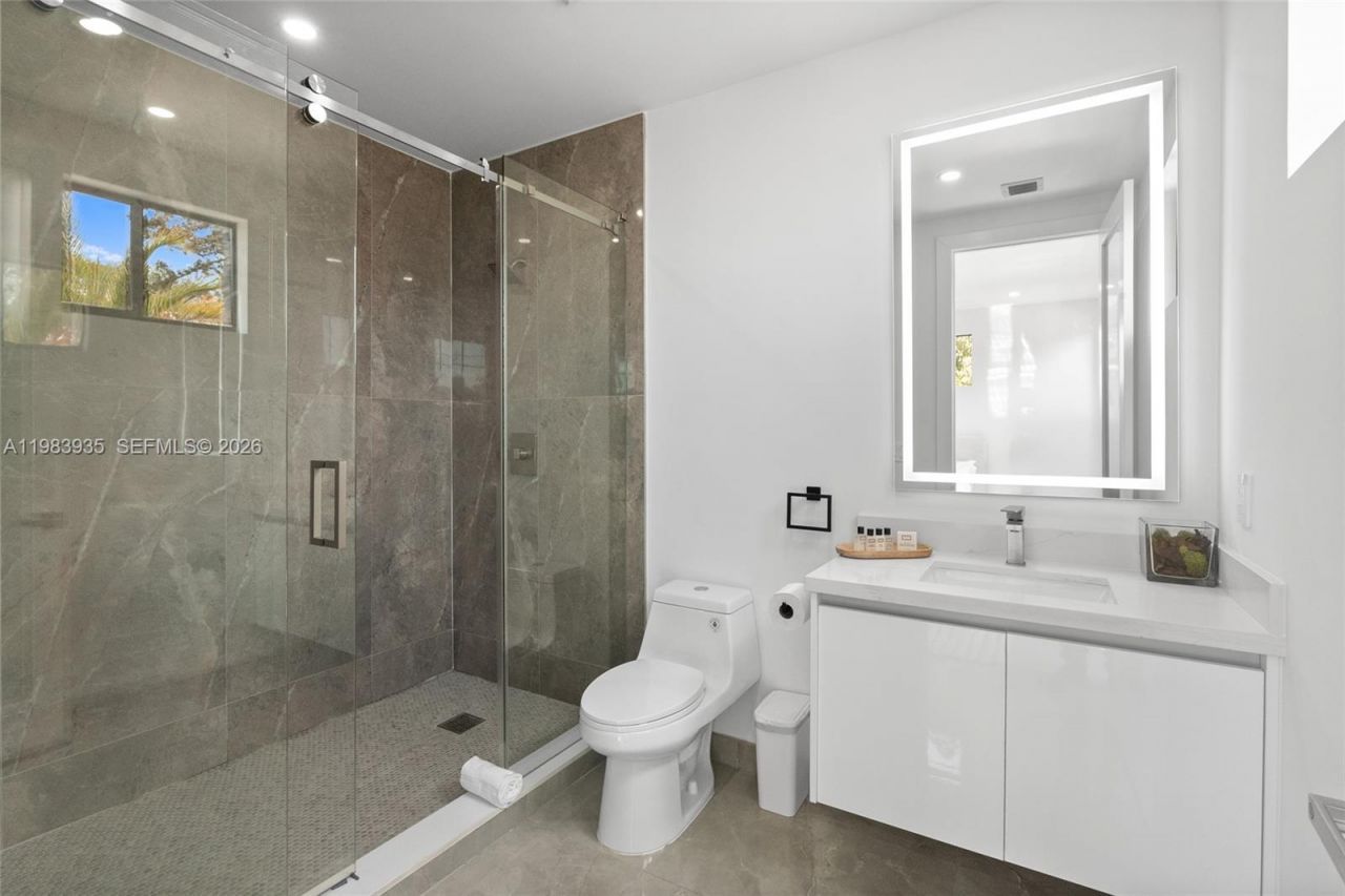 325 SW 16th St , Unit B, Fort Lauderdale, FL 33315 Photo