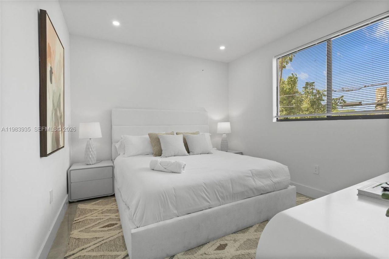 325 SW 16th St , Unit B, Fort Lauderdale, FL 33315 Photo