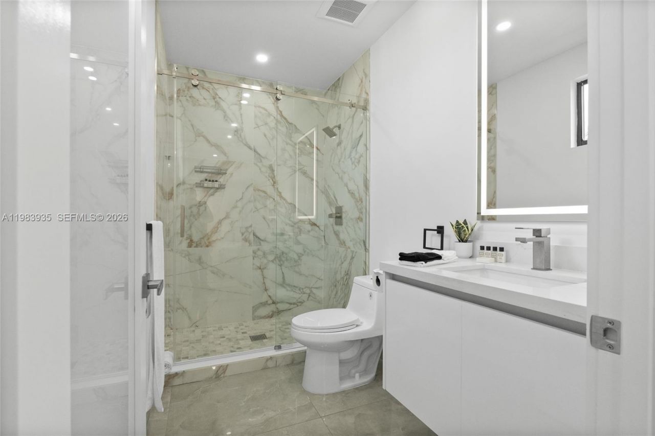 325 SW 16th St , Unit B, Fort Lauderdale, FL 33315 Photo