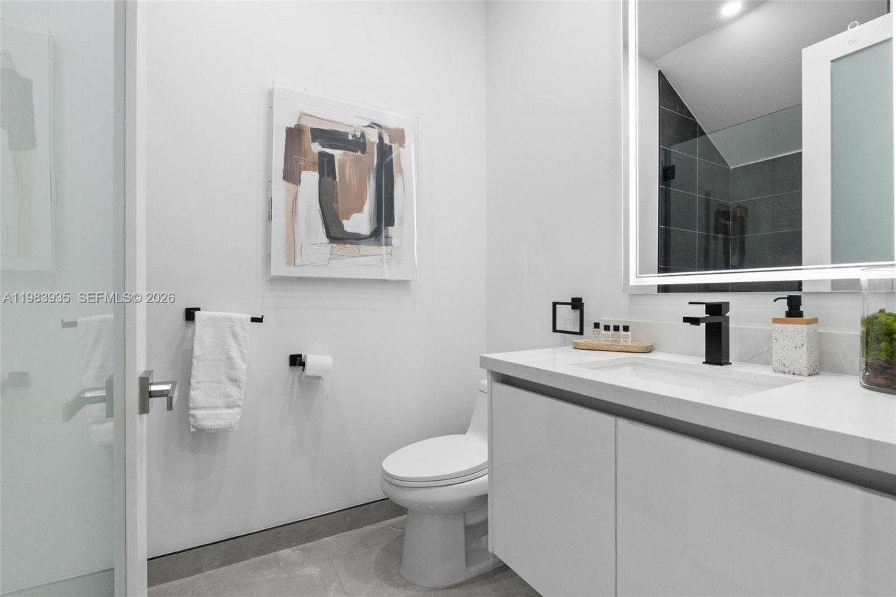 325 SW 16th St , Unit B, Fort Lauderdale, FL 33315 Photo