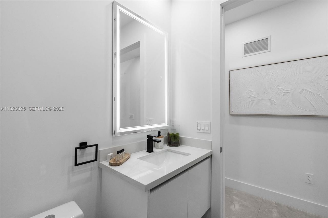 325 SW 16th St , Unit B, Fort Lauderdale, FL 33315 Photo