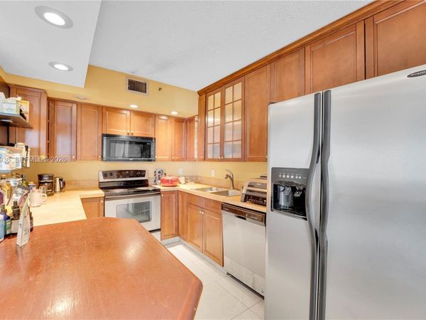 919 Hillcrest Dr, Unit 704, Hollywood, FL 33021