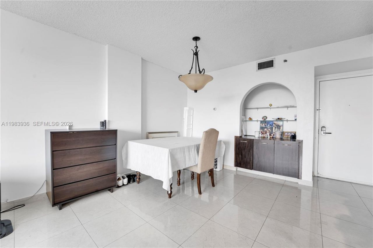 919 Hillcrest Dr, Unit 704, Hollywood, FL 33021 Photo