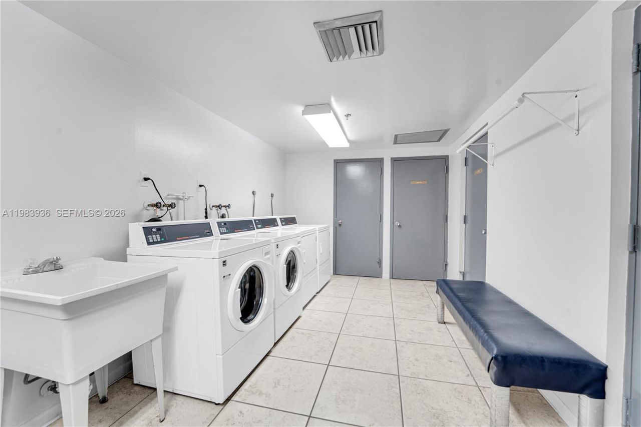 919 Hillcrest Dr, Unit 704, Hollywood, FL 33021 Photo