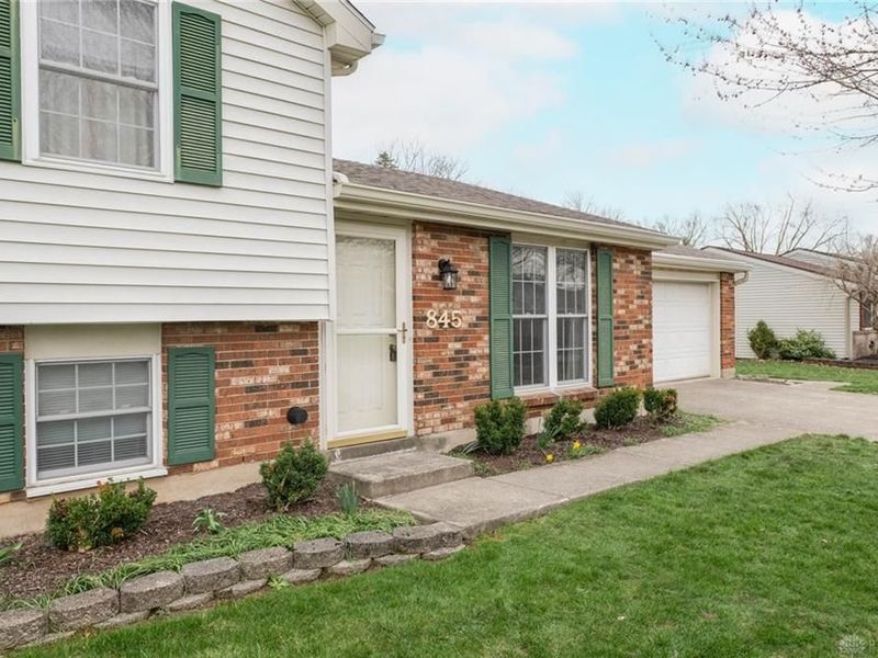 845 Sunset Drive, Englewood, OH 45322 Photo 2