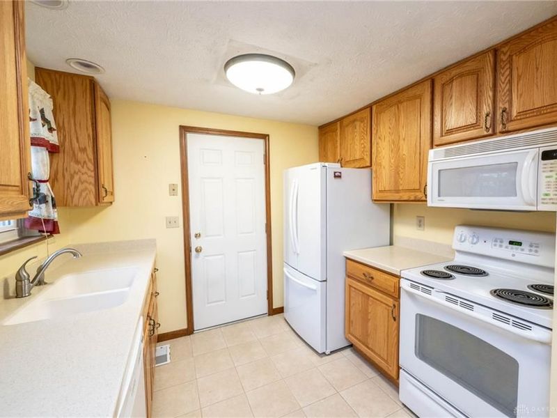 845 Sunset Drive, Englewood, OH 45322 Photo 8