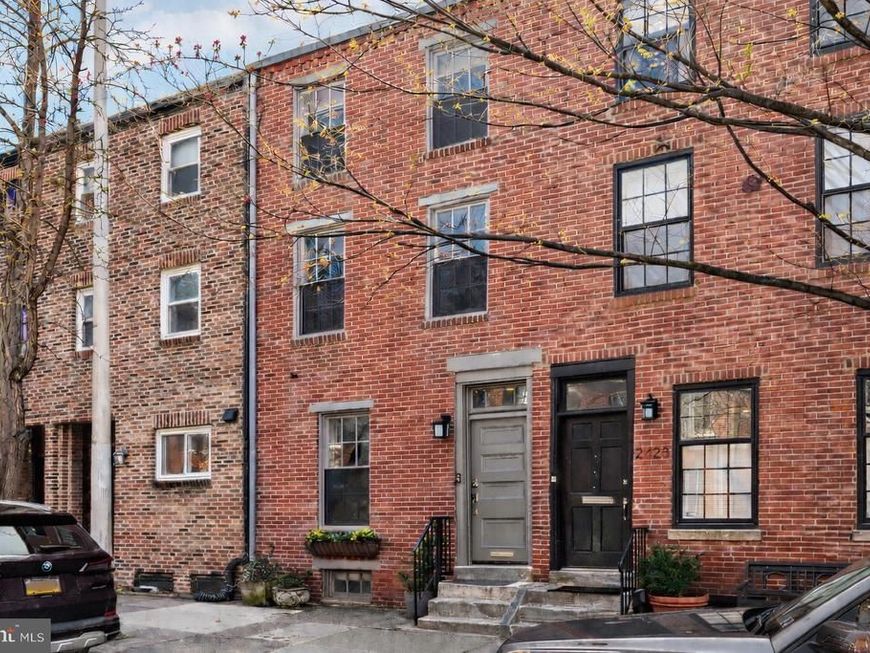 2426 Pine Street, Philadelphia, PA 19103 Main Photo