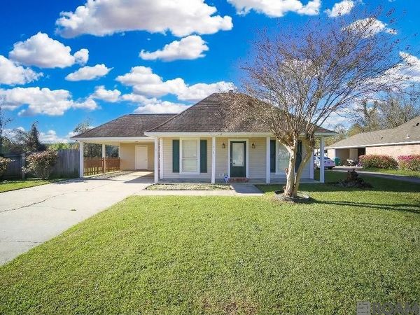 910 Kathryn St, Denham Springs, LA 70826