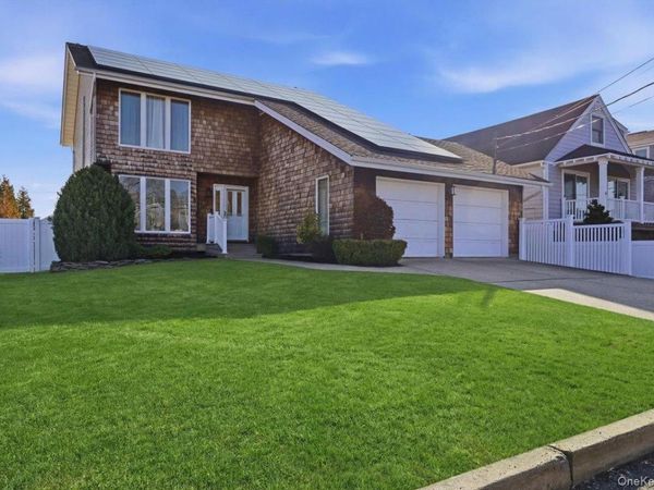 141 Annuskemunnica Road, Babylon, NY 11702