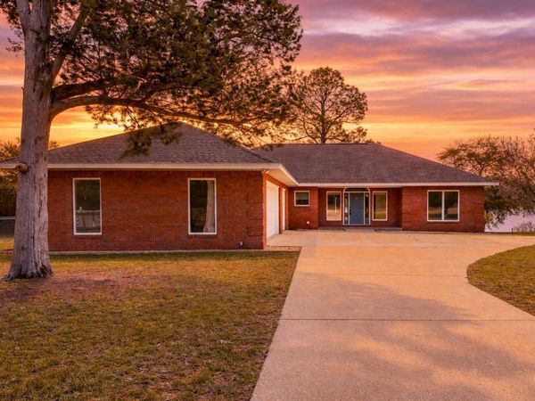 288 N Silver Lake Road, Marianna, FL 32448