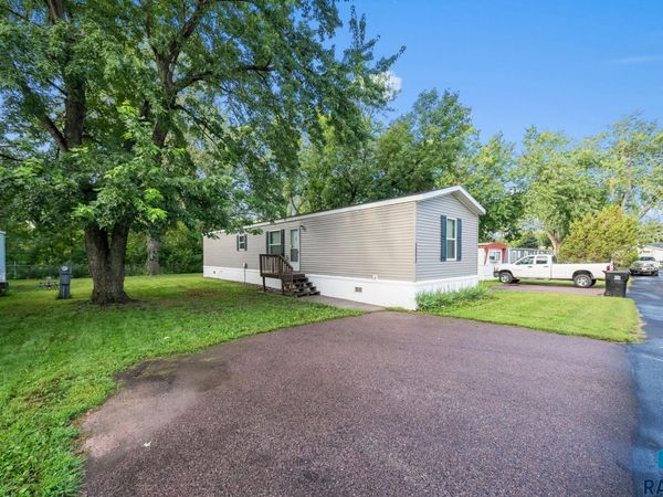 5005 W Alpha Pl, Sioux Falls, SD 57106